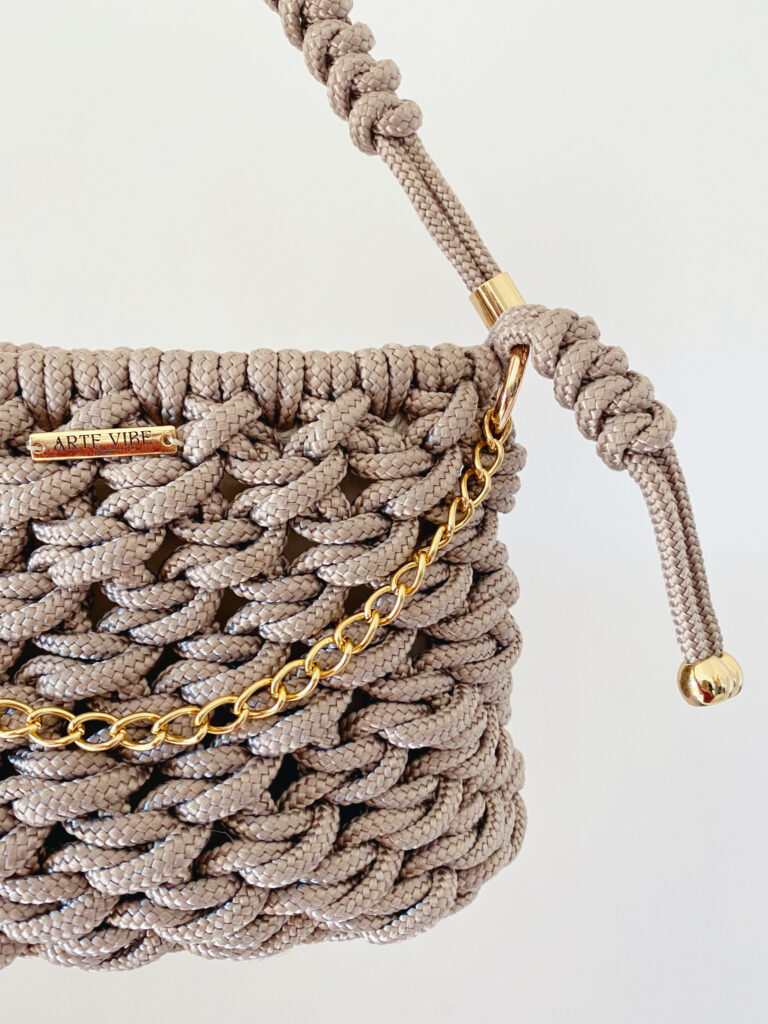 C8C766B5-9CB4-4FC2-B79B-460C36312FA3