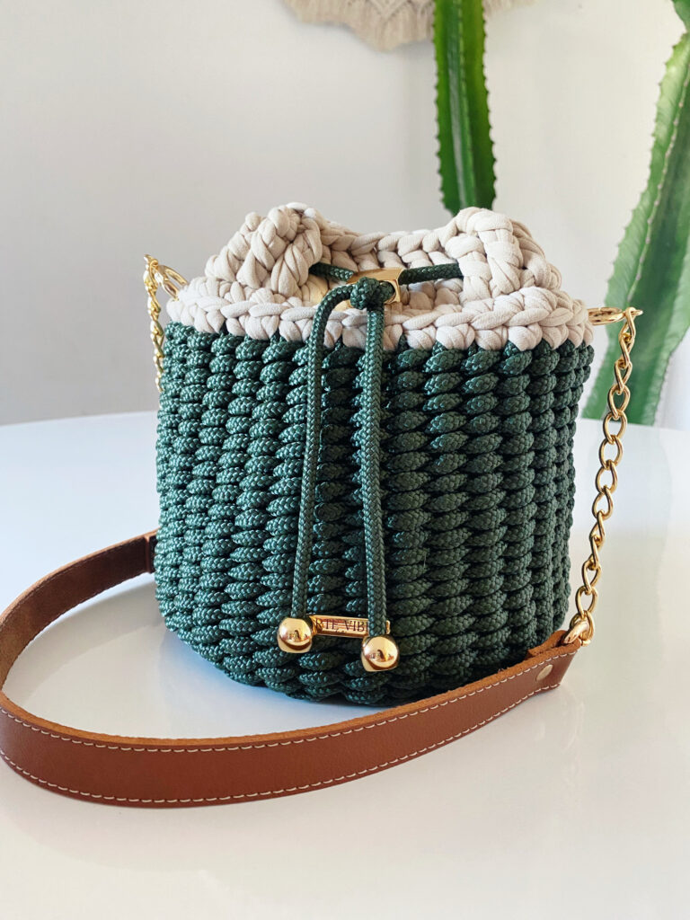 841902E7-584E-4B69-B587-B3D3F2D1CD66