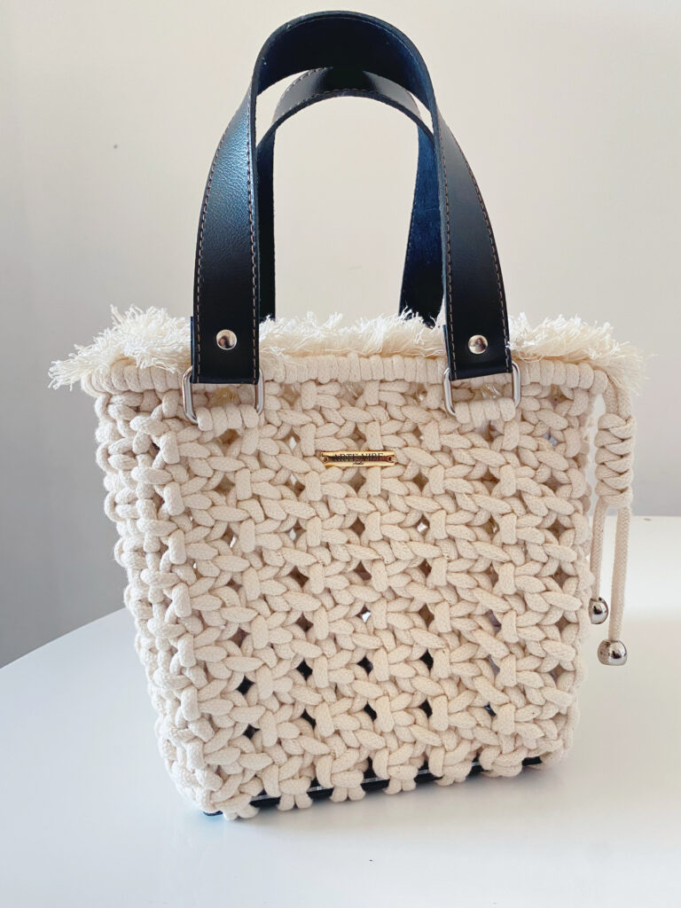 8C965BAE-2062-42FC-B753-F5E5234989C3