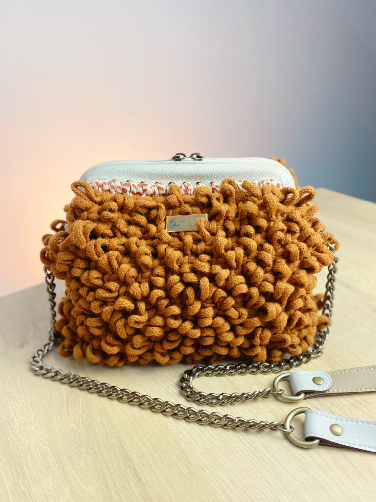 DAA77A0D-11F4-42D7-B098-EC781732AE0A