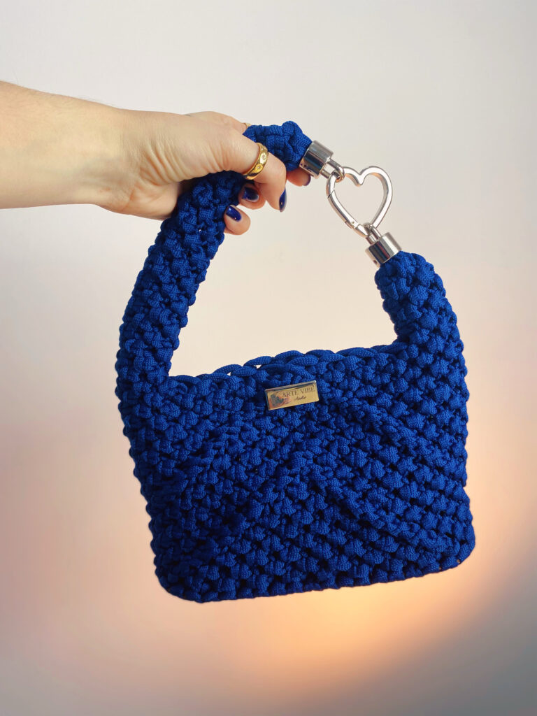 FD4556E1-2965-421D-B25C-2CEB3B7CD2AF